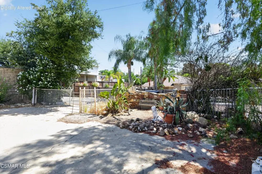9208 Thompson Avenue Chatsworth, CA 91311