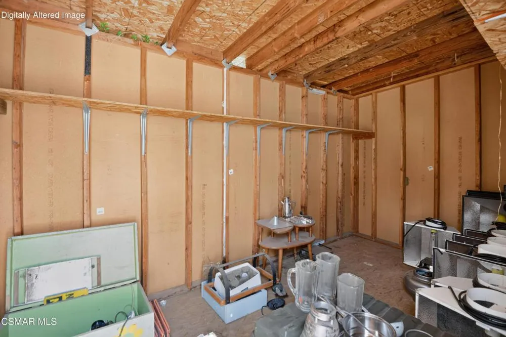 9208 Thompson Avenue Chatsworth, CA 91311