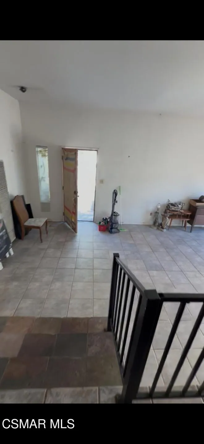 9208 Thompson Avenue Chatsworth, CA 91311