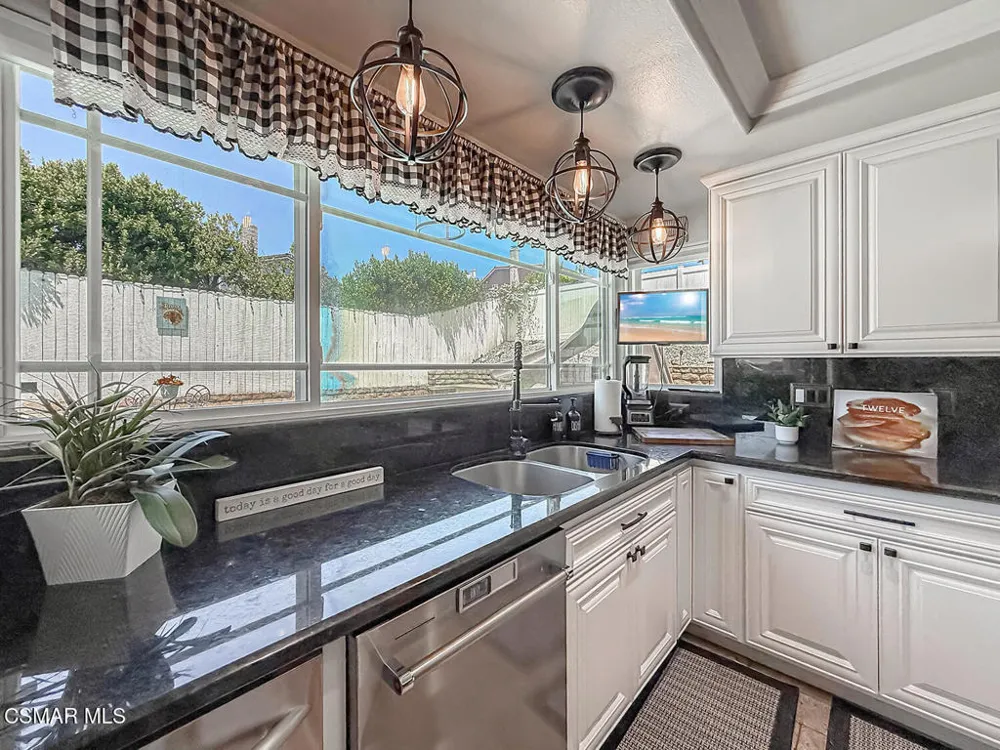 371 Havenside Avenue Newbury Park, CA 91320