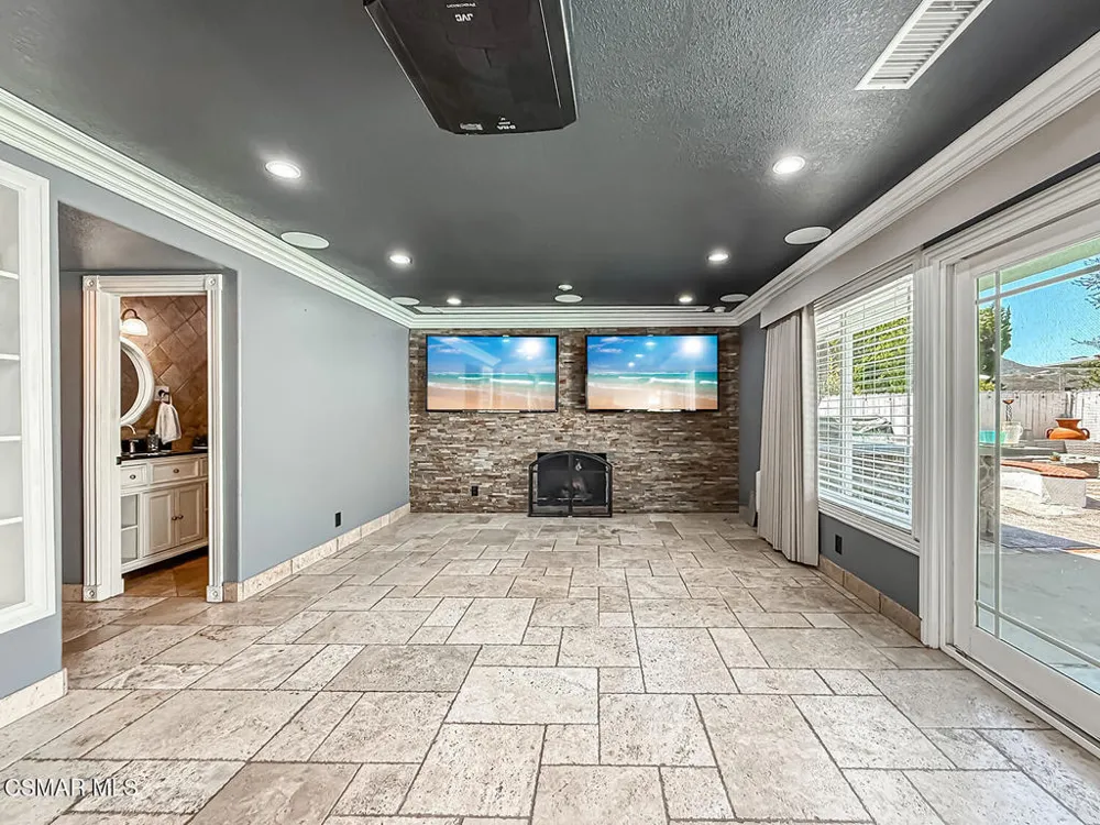 371 Havenside Avenue Newbury Park, CA 91320