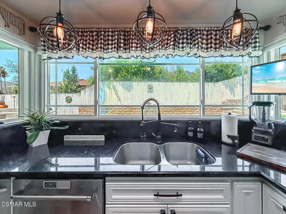 371 Havenside Avenue Newbury Park, CA 91320