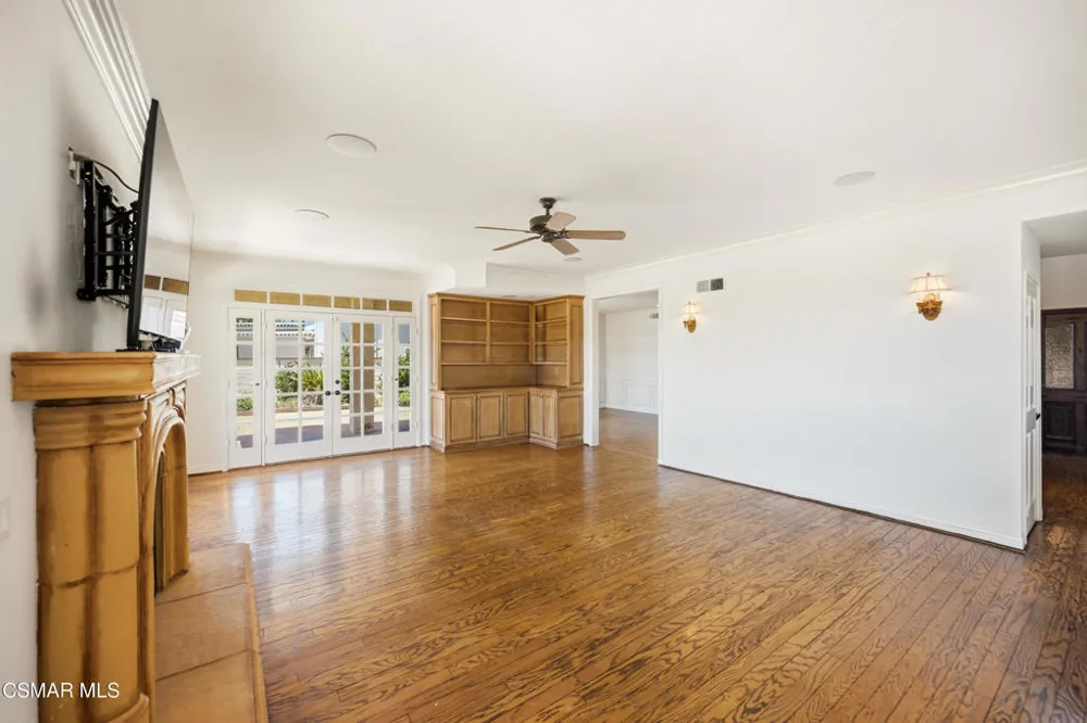 5180 Lafitte Drive Oak Park, CA 91377