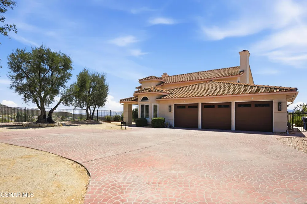 5180 Lafitte Drive Oak Park, CA 91377
