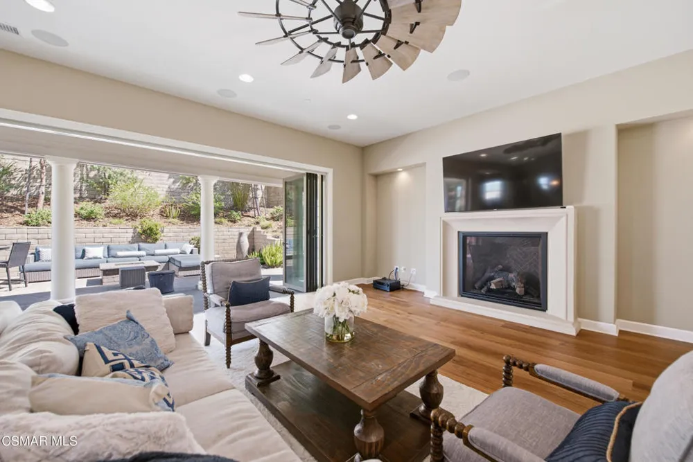 138 Mayflower Street Thousand Oaks, CA 91360