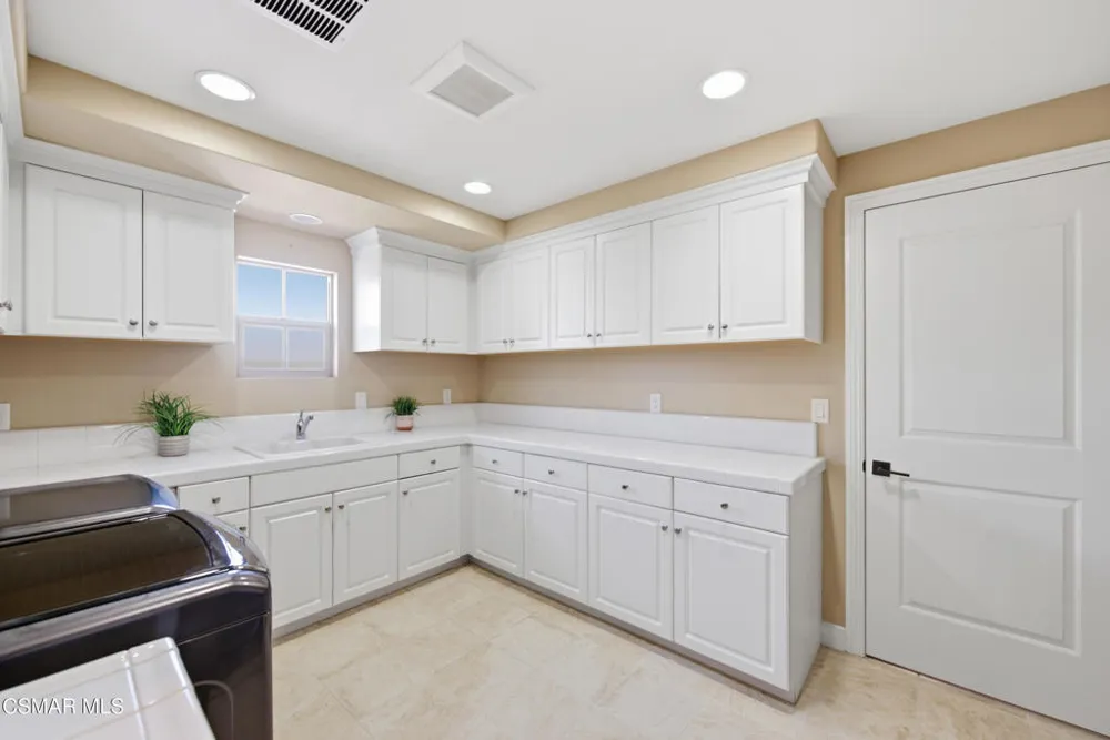 138 Mayflower Street Thousand Oaks, CA 91360