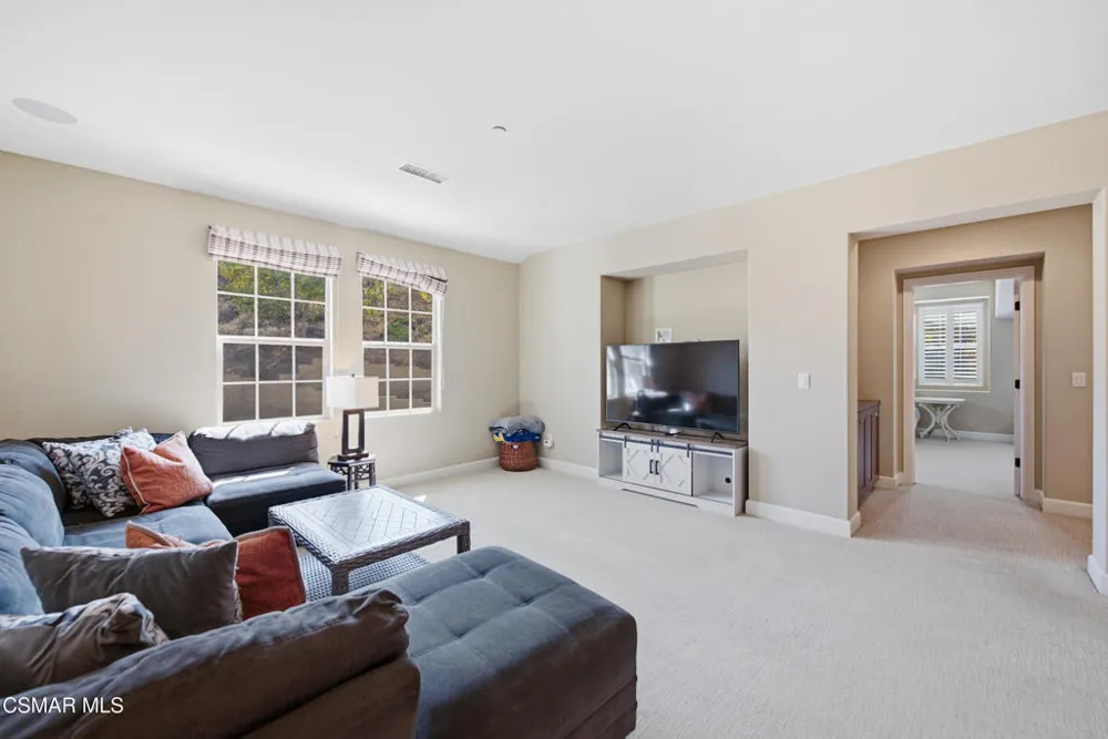138 Mayflower Street Thousand Oaks, CA 91360