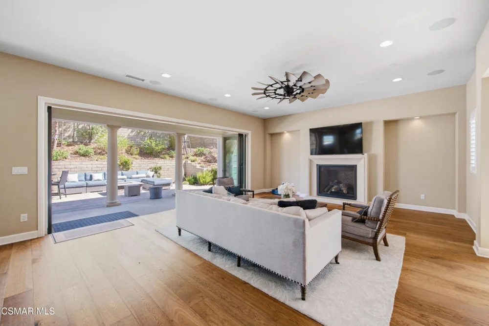 138 Mayflower Street Thousand Oaks, CA 91360