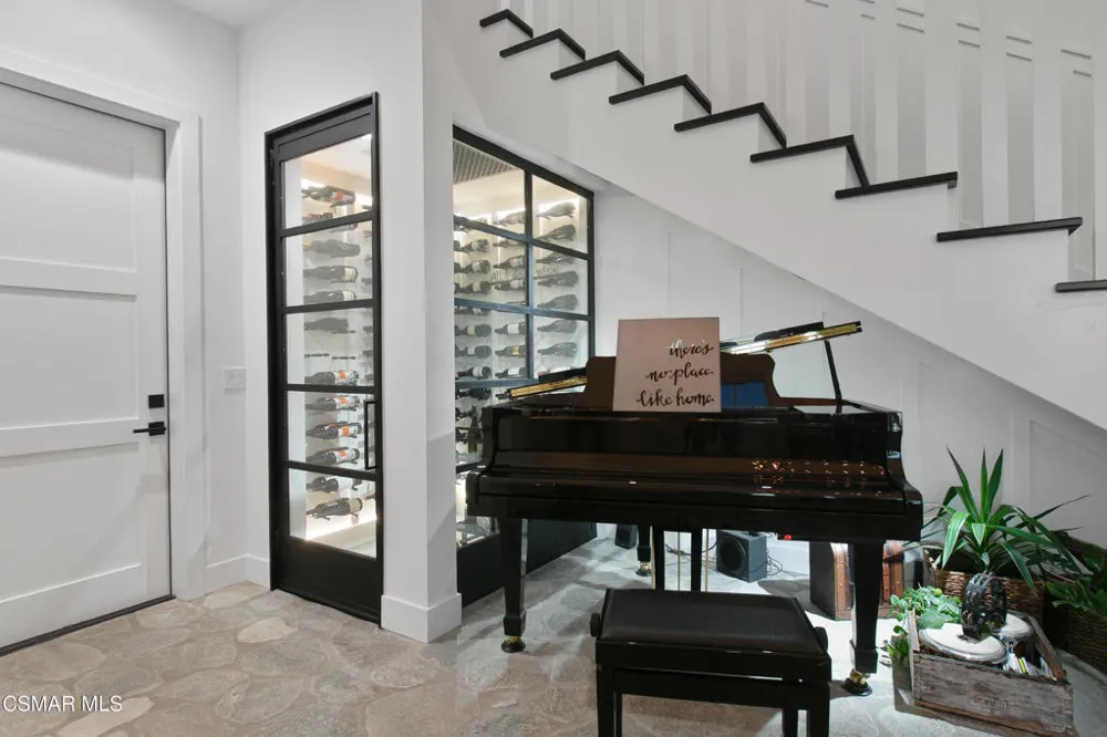 2431 Sapra Street Thousand Oaks, CA 91362