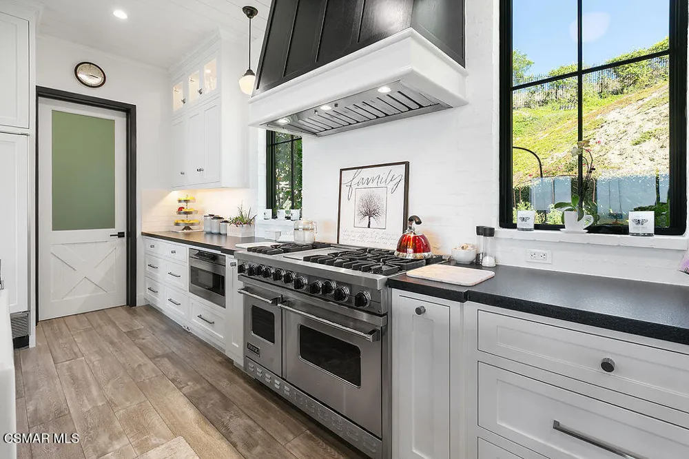 2431 Sapra Street Thousand Oaks, CA 91362
