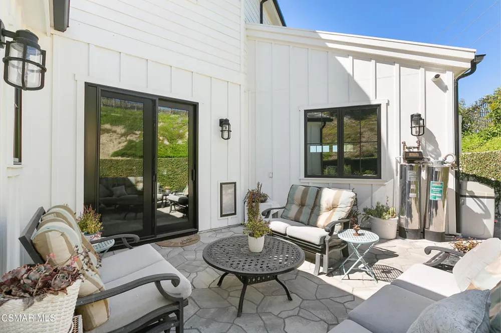 2431 Sapra Street Thousand Oaks, CA 91362
