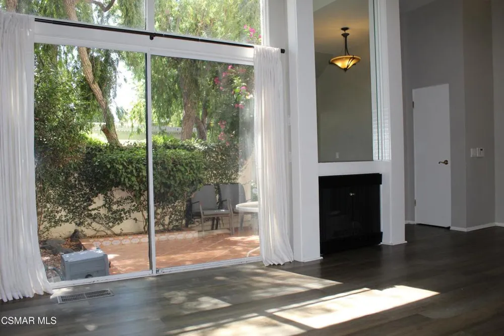 6254 Shoup Avenue #1/2 Woodland Hills, CA 91367