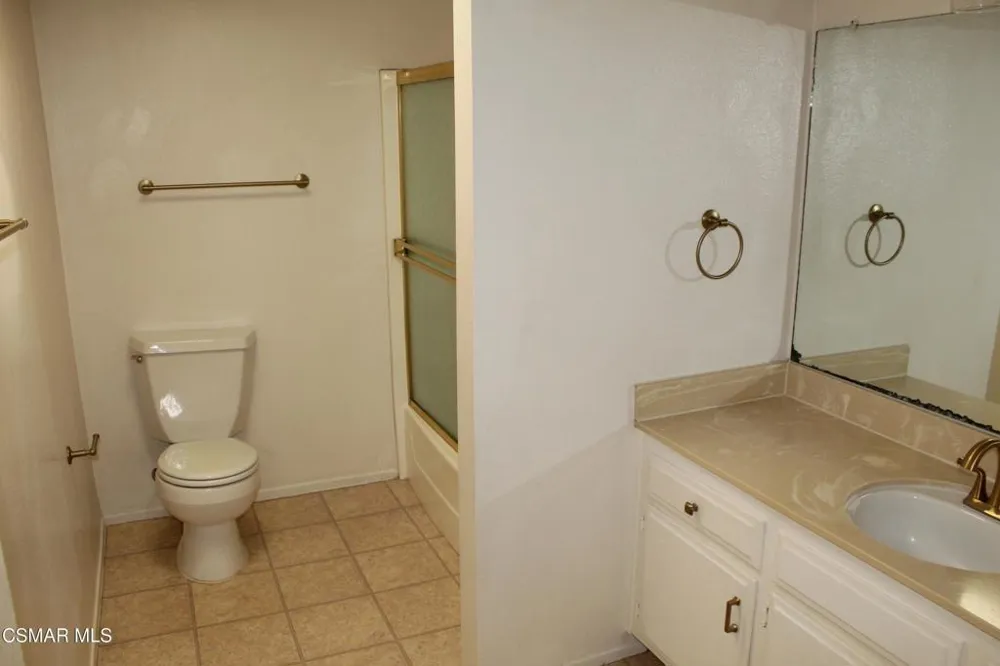 6254 Shoup Avenue #1/2 Woodland Hills, CA 91367