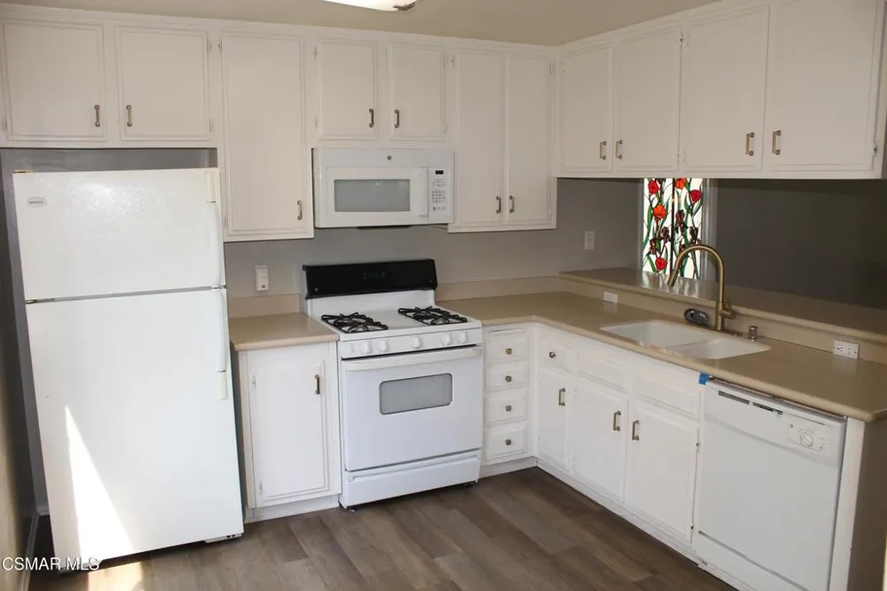 6254 Shoup Avenue #1/2 Woodland Hills, CA 91367