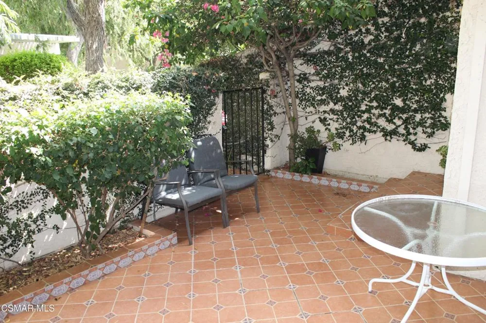 6254 Shoup Avenue #1/2 Woodland Hills, CA 91367