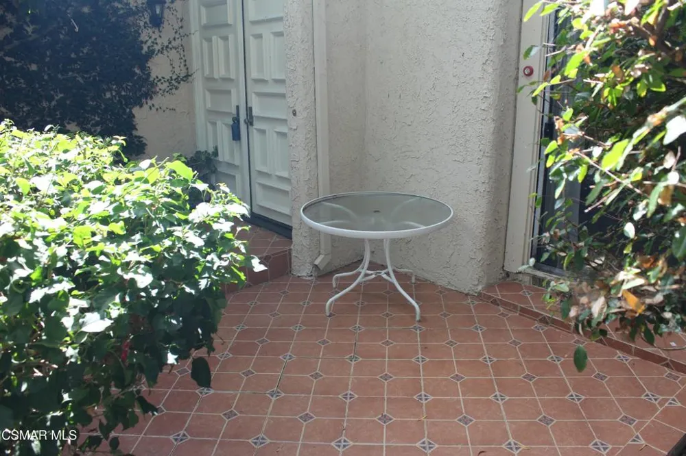 6254 Shoup Avenue #1/2 Woodland Hills, CA 91367