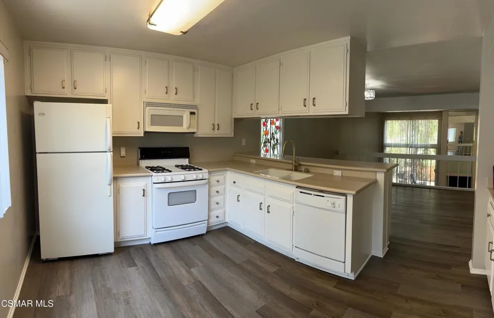 6254 Shoup Avenue #1/2 Woodland Hills, CA 91367