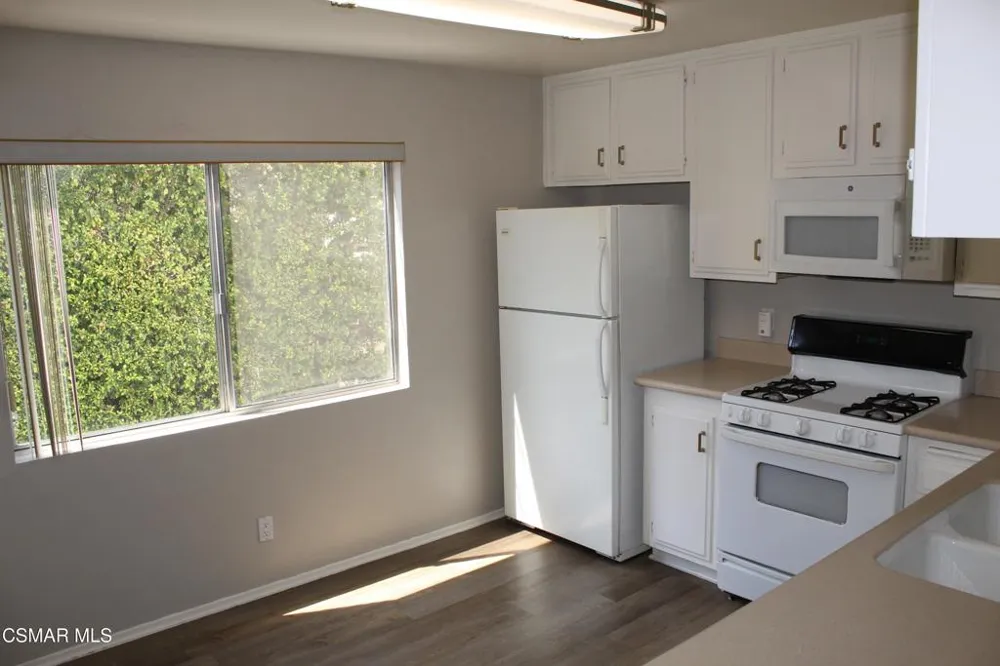 6254 Shoup Avenue #1/2 Woodland Hills, CA 91367
