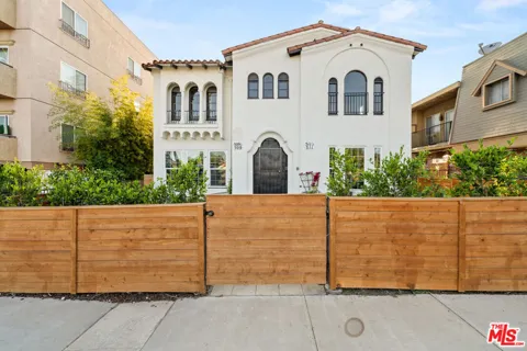 511 Hobart Boulevard
