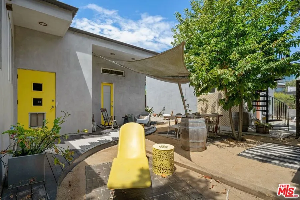 2320 Walnut Avenue Venice, CA 90291