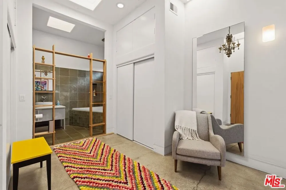 2320 Walnut Avenue Venice, CA 90291