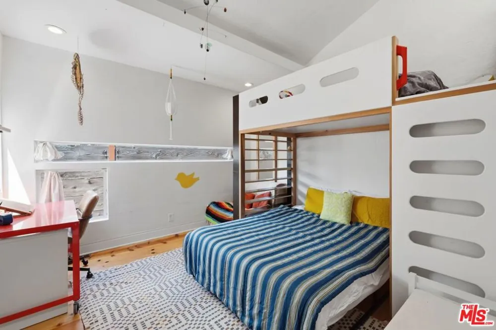 2320 Walnut Avenue Venice, CA 90291