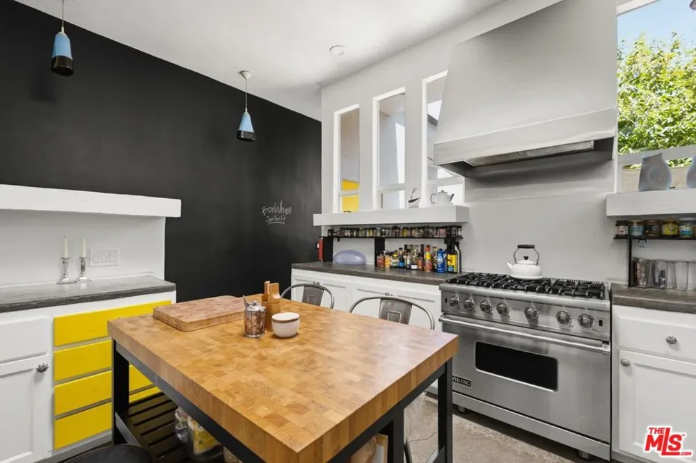 2320 Walnut Avenue Venice, CA 90291