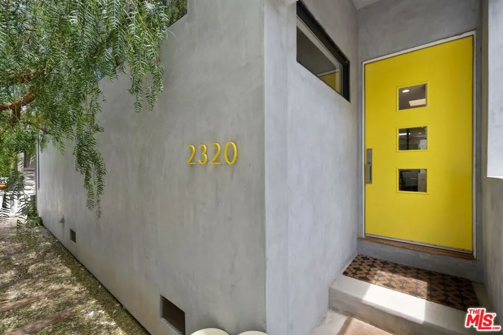 2320 Walnut Avenue Venice, CA 90291