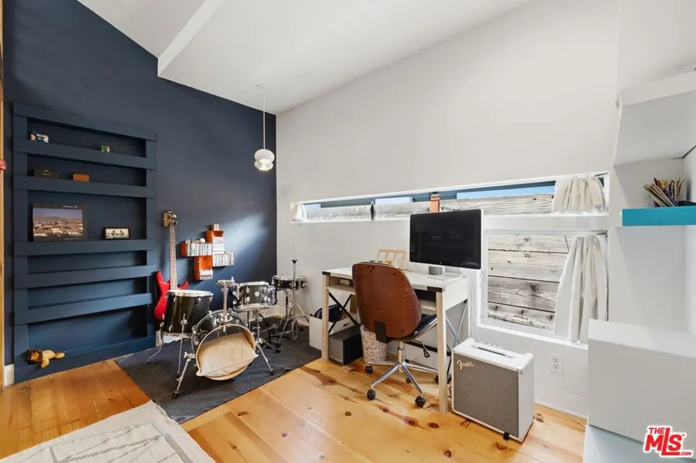 2320 Walnut Avenue Venice, CA 90291