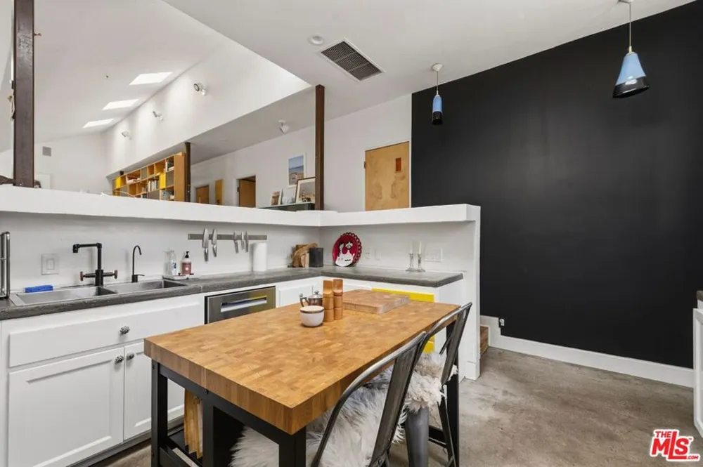 2320 Walnut Avenue Venice, CA 90291