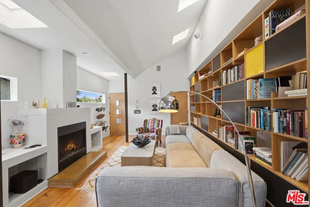 2320 Walnut Avenue Venice, CA 90291