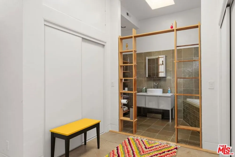 2320 Walnut Avenue Venice, CA 90291