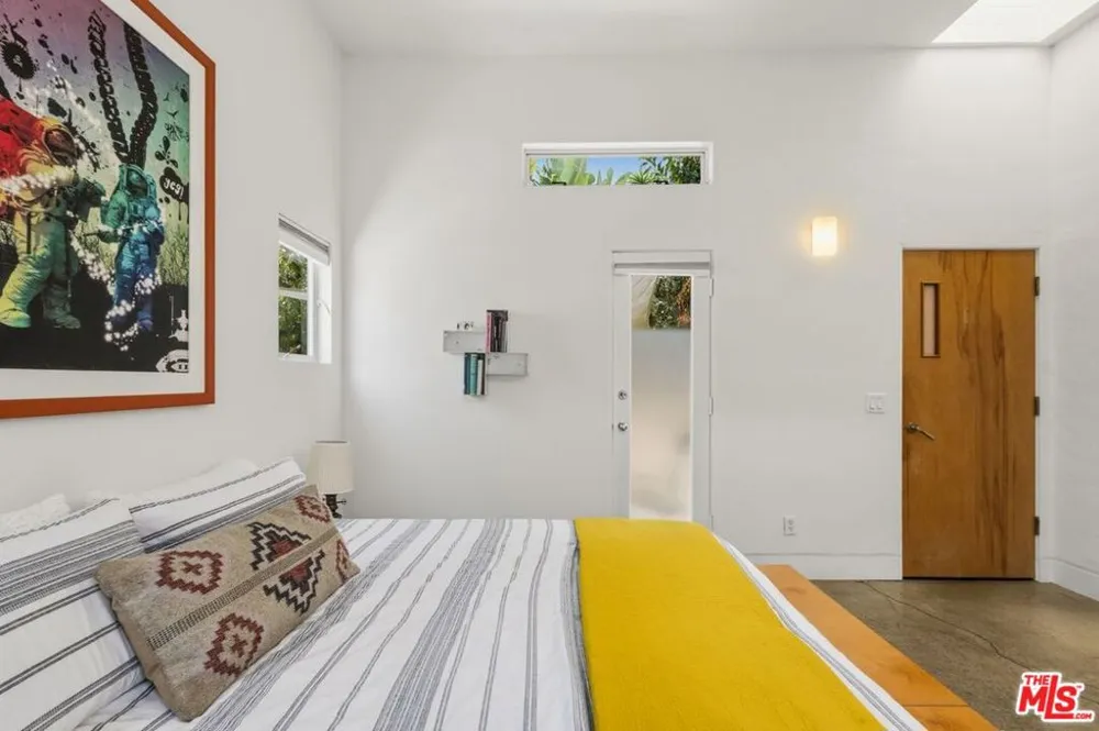 2320 Walnut Avenue Venice, CA 90291