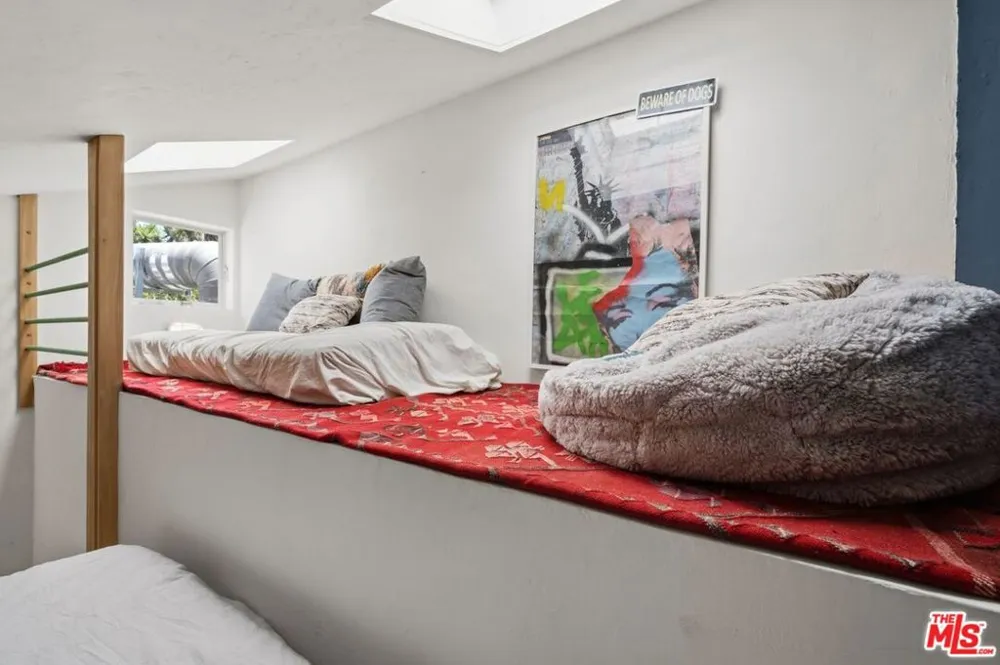 2320 Walnut Avenue Venice, CA 90291