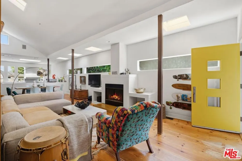 2320 Walnut Avenue Venice, CA 90291