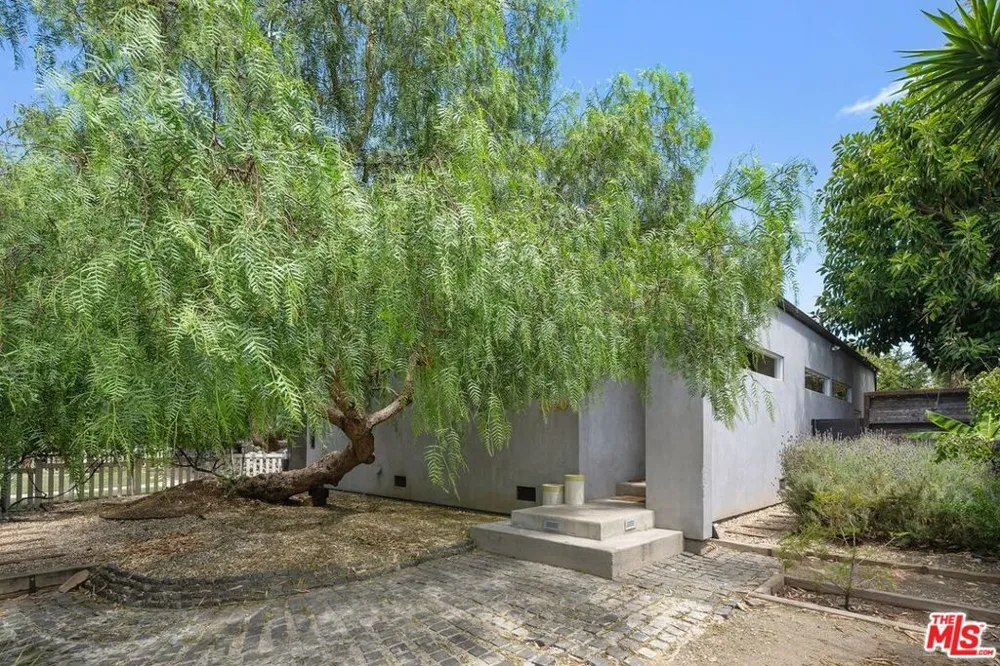 2320 Walnut Avenue Venice, CA 90291