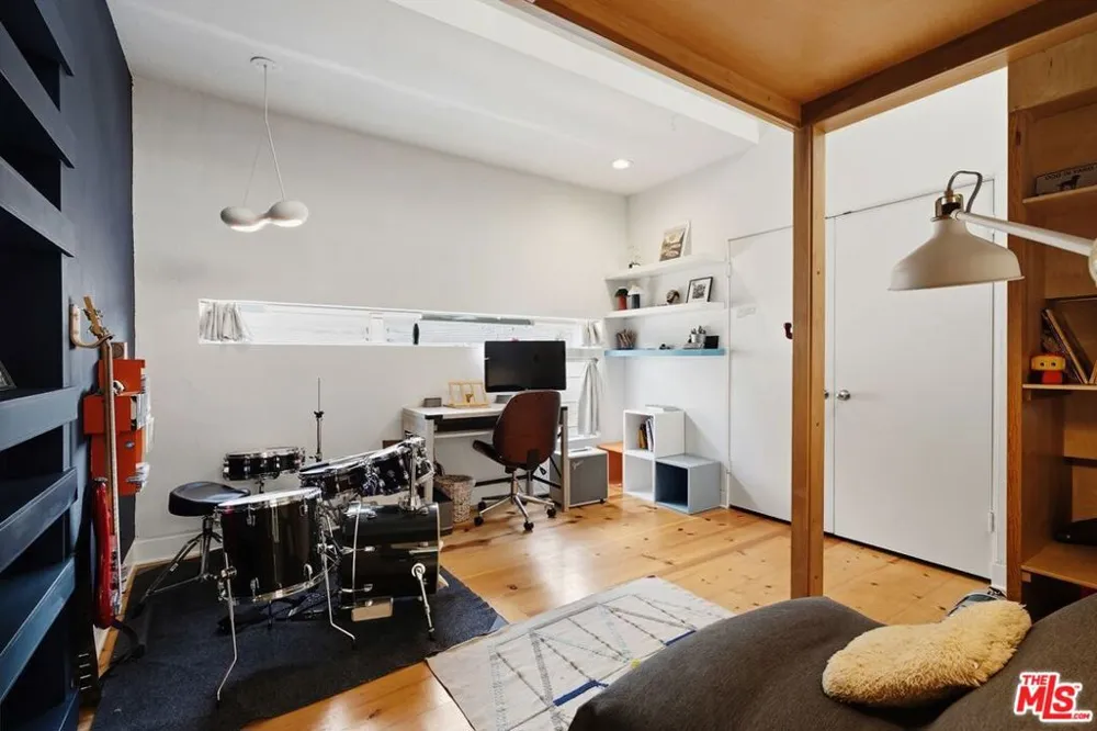 2320 Walnut Avenue Venice, CA 90291