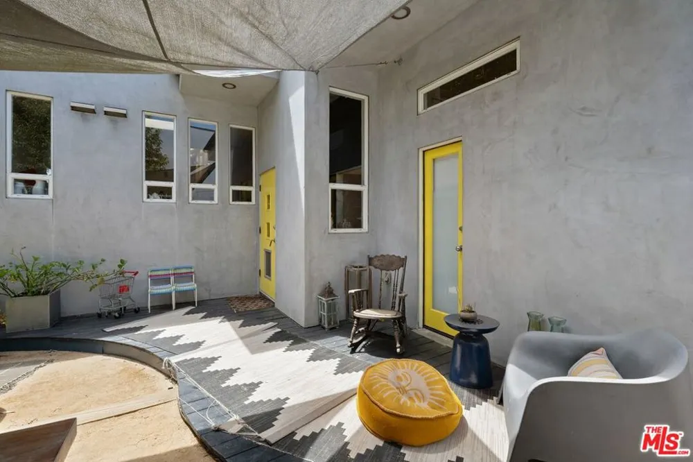 2320 Walnut Avenue Venice, CA 90291