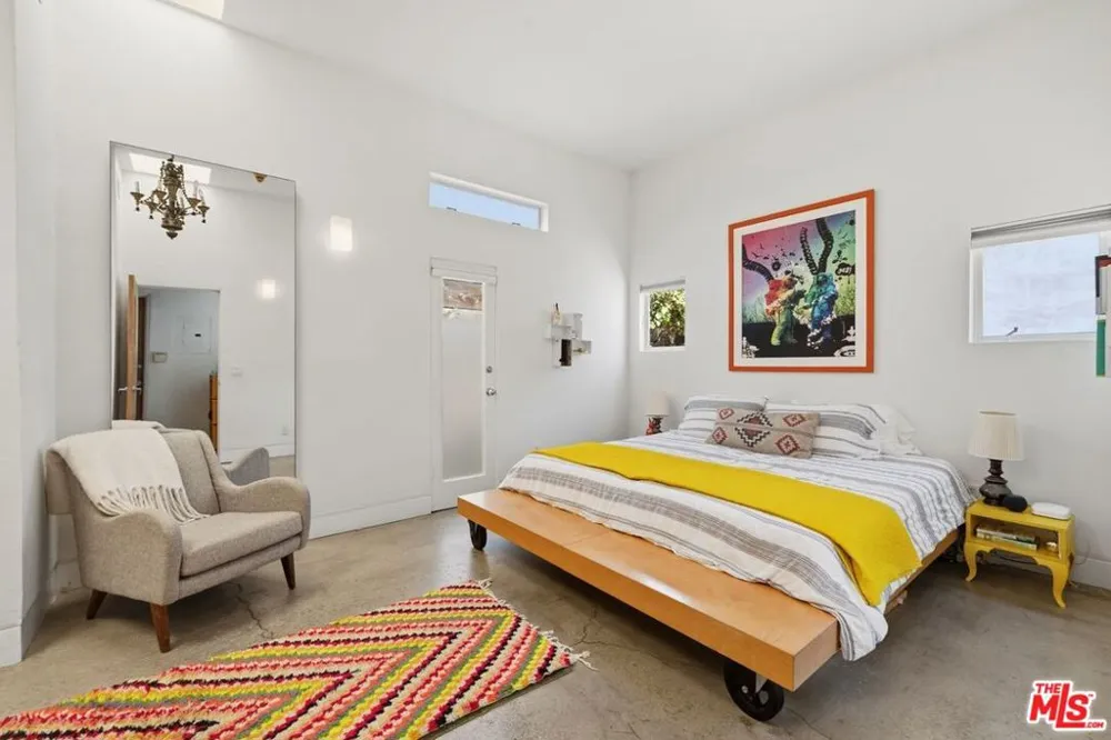 2320 Walnut Avenue Venice, CA 90291