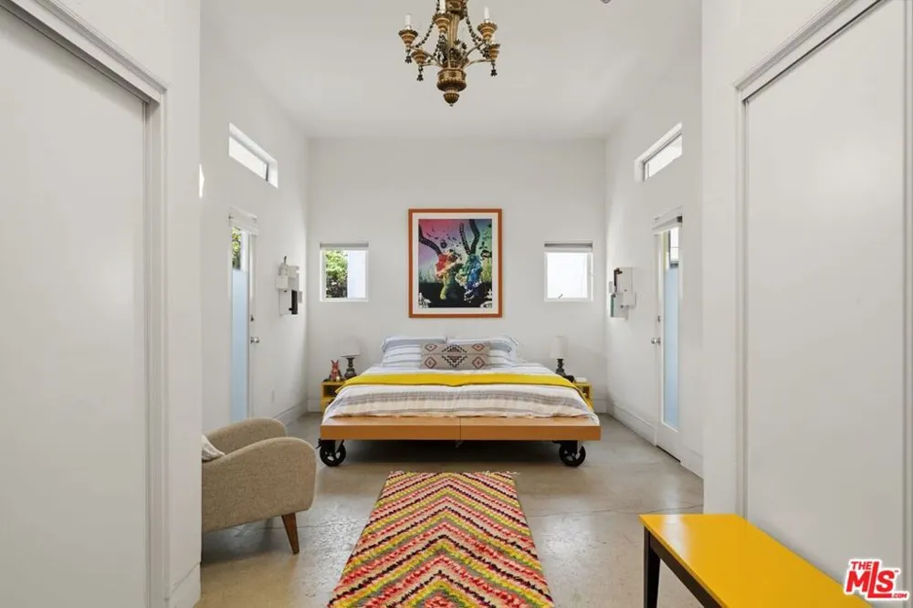 2320 Walnut Avenue Venice, CA 90291