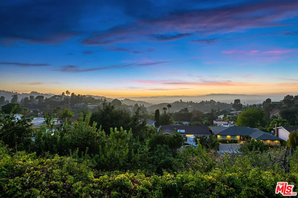 3115 Dona Susana Drive Studio City, CA 91604