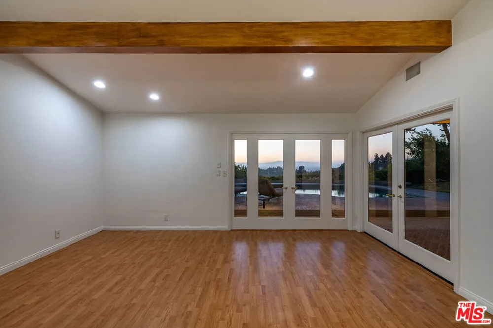 3115 Dona Susana Drive Studio City, CA 91604
