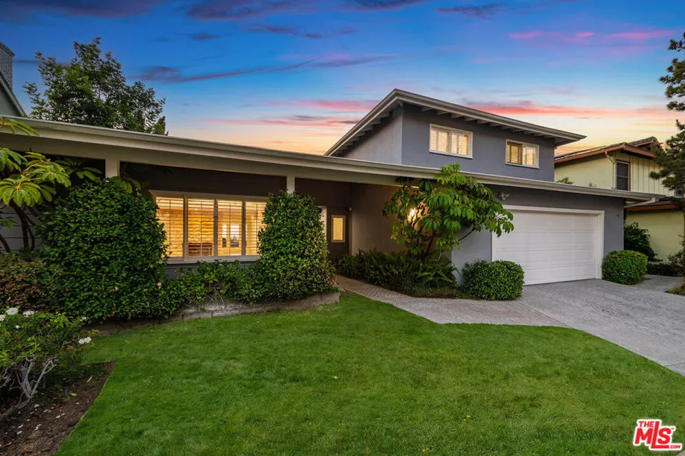 3115 Dona Susana Drive Studio City, CA 91604