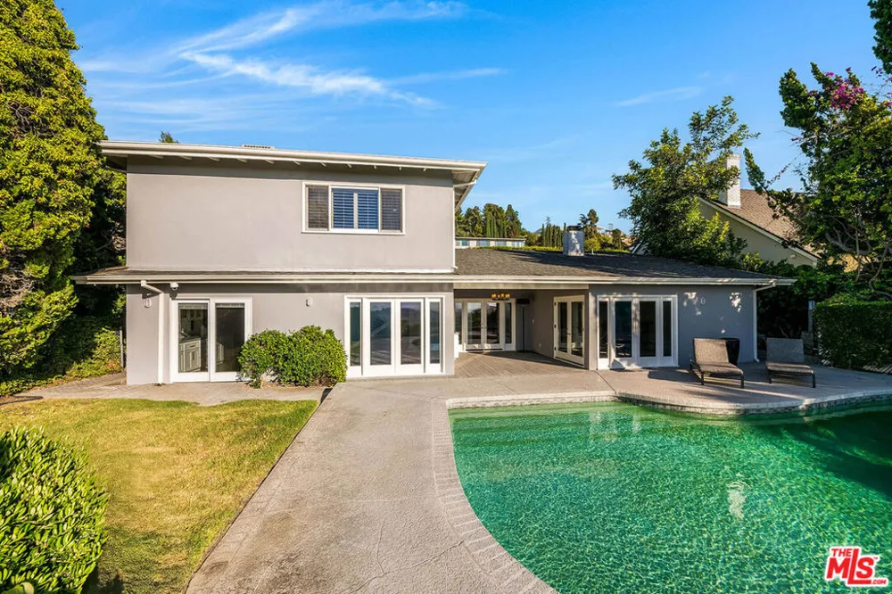 3115 Dona Susana Drive Studio City, CA 91604