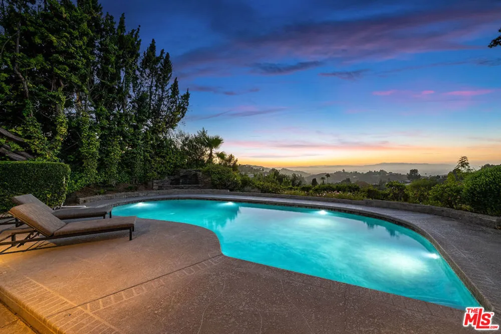 3115 Dona Susana Drive Studio City, CA 91604