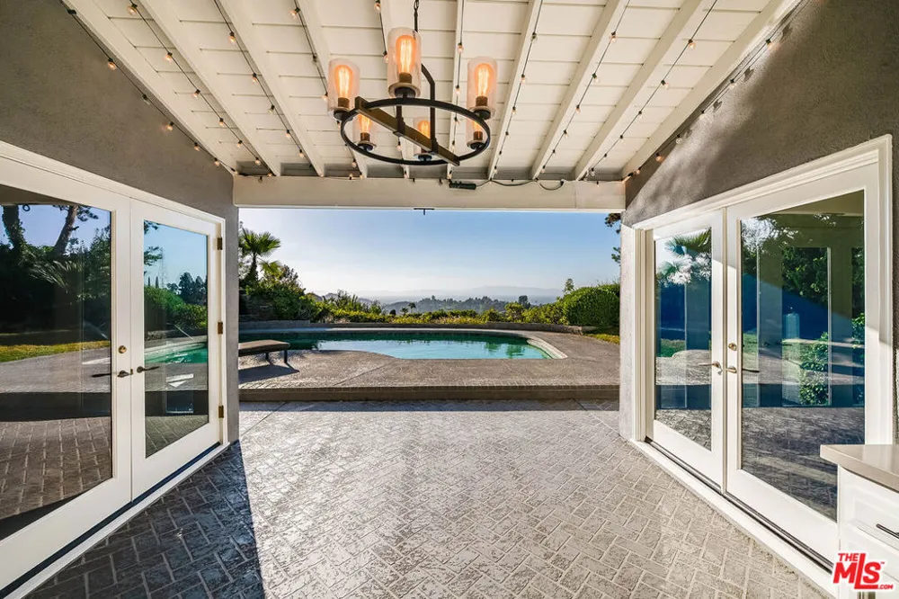 3115 Dona Susana Drive Studio City, CA 91604