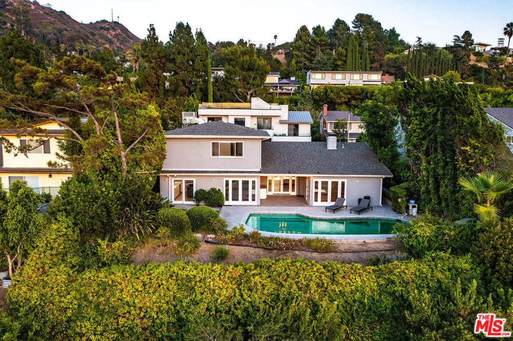 3115 Dona Susana Drive Studio City, CA 91604