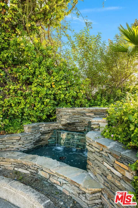 3115 Dona Susana Drive Studio City, CA 91604
