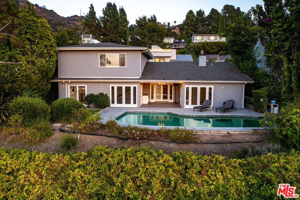 3115 Dona Susana Drive Studio City, CA 91604