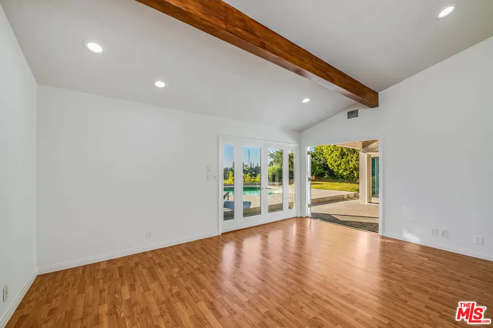 3115 Dona Susana Drive Studio City, CA 91604